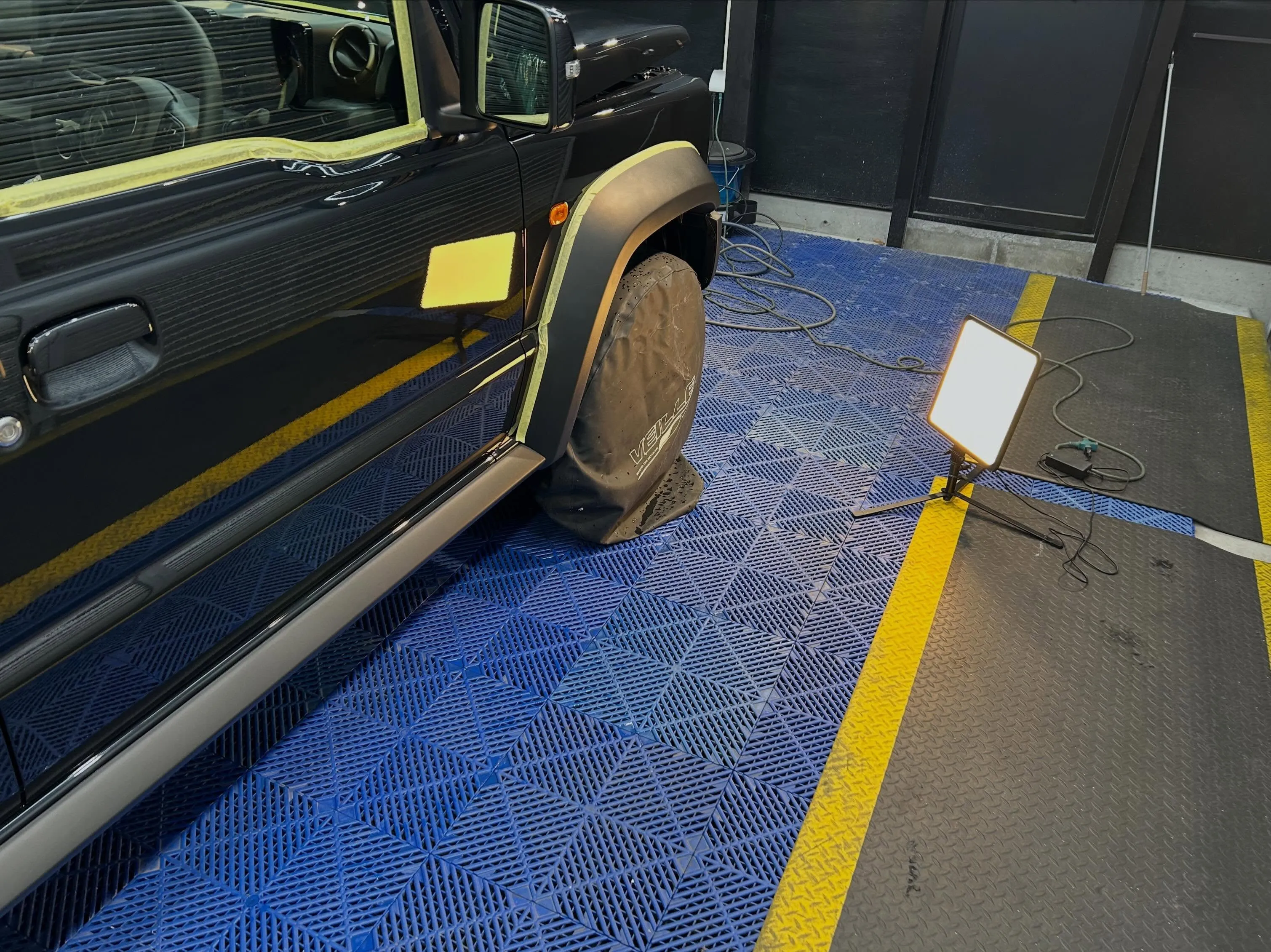 今回は、お客様のご紹介で新車のジムニーノマドに